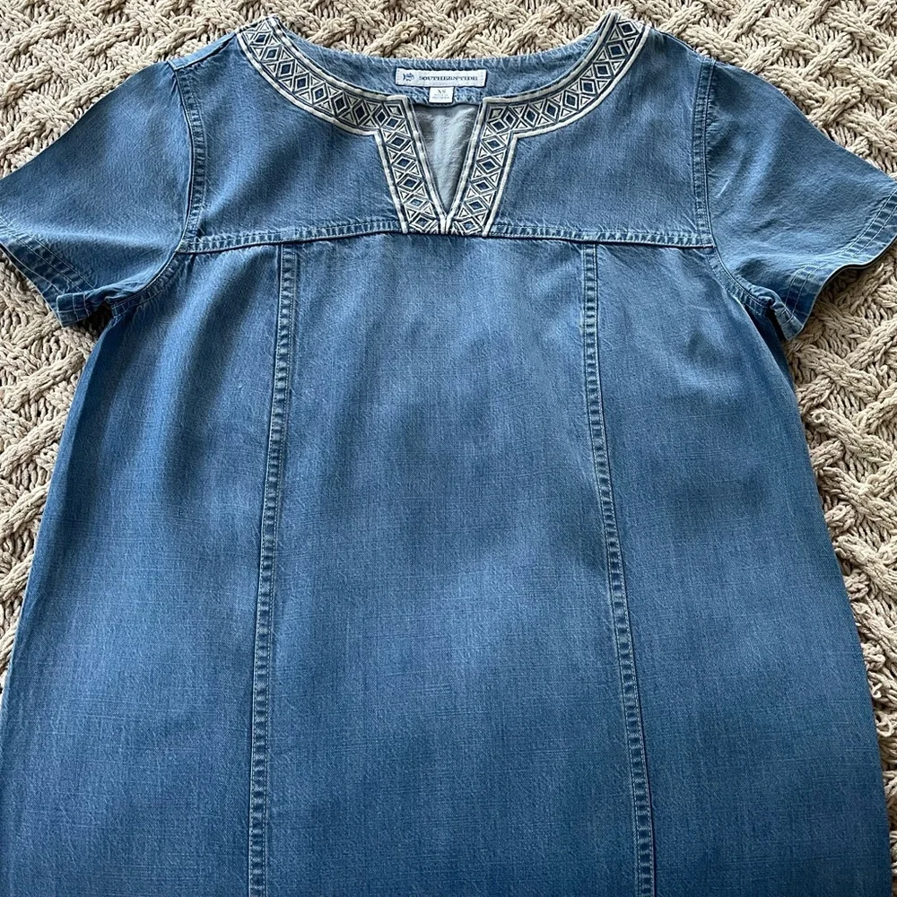 Southern Tide 100% Tencel Holly Embroidered Chambray Light Indigo Dress Size XS - Picture 8 of 16